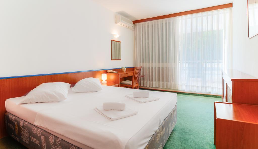 Hotel Amfora ราบัซ ภายนอก รูปภาพ