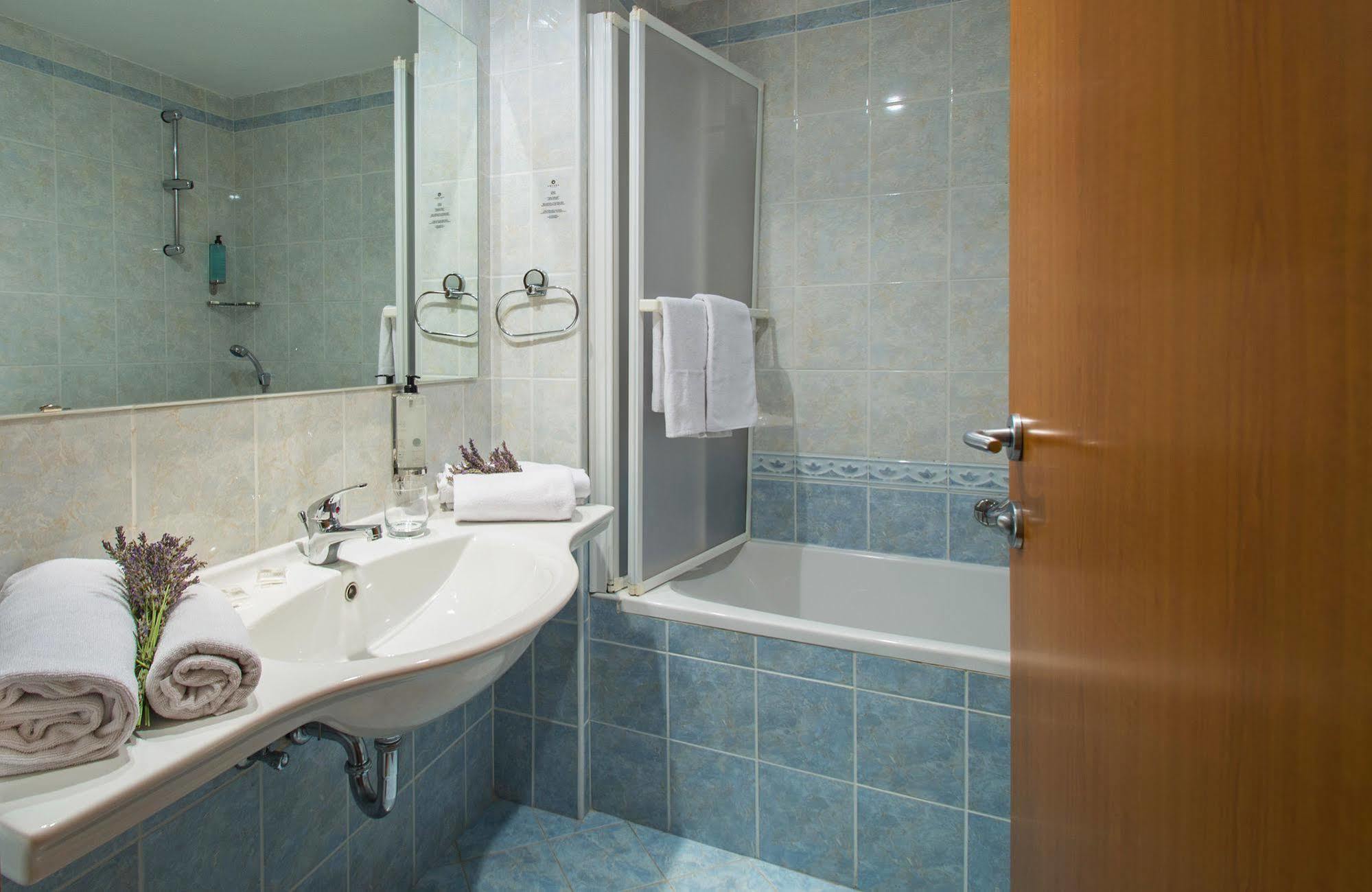 Hotel Amfora ราบัซ ภายนอก รูปภาพ