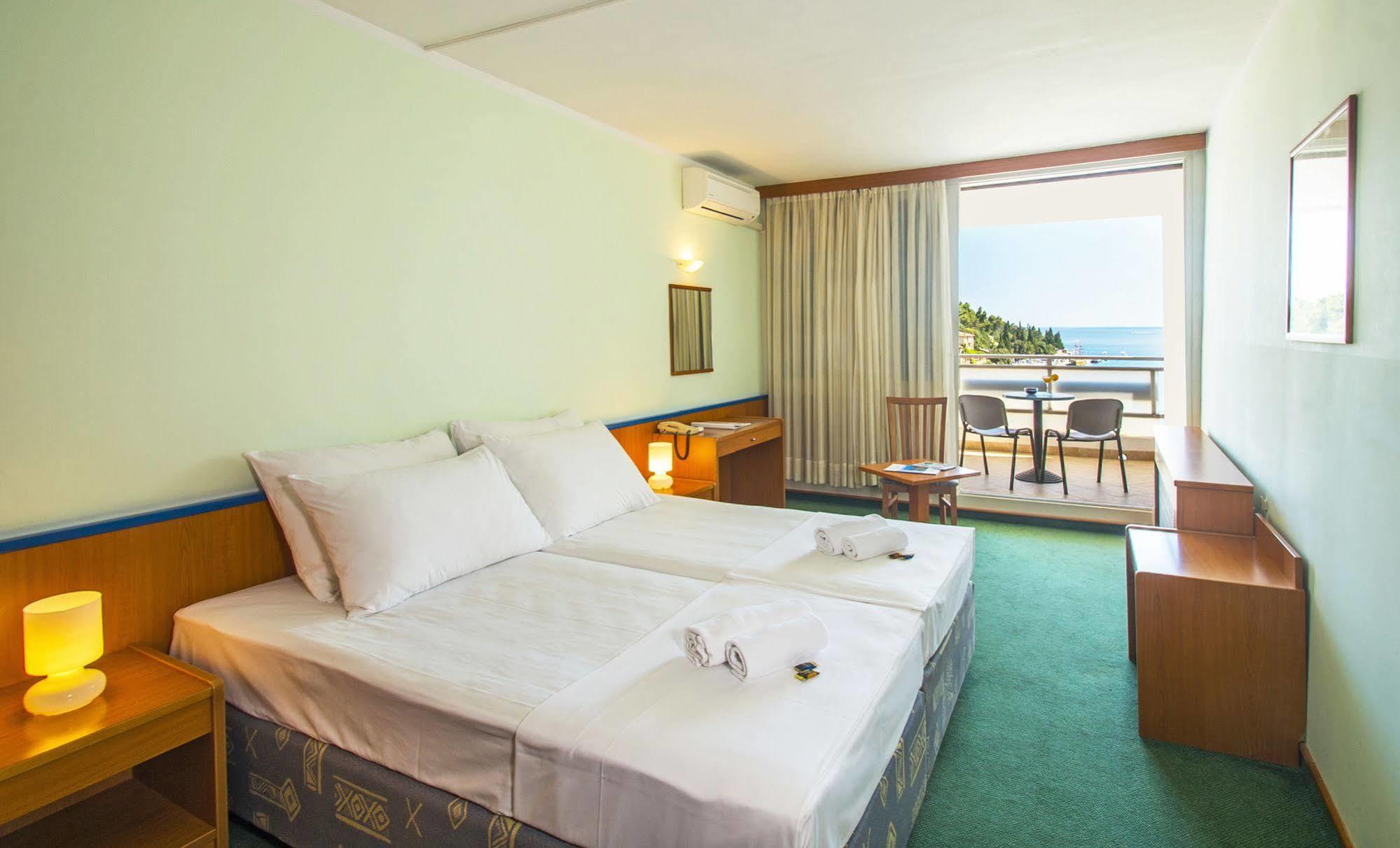 Hotel Amfora ราบัซ ภายนอก รูปภาพ